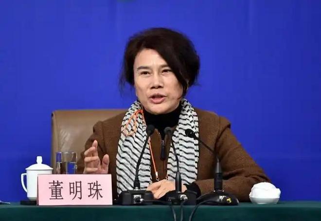 厅半夜三点钟给员工发通知董明珠别太离谱凯时尊龙人生就是博吃饭只去用格力的餐(图6)