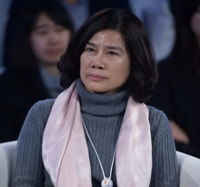厅半夜三点钟给员工发通知董明珠别太离谱凯时尊龙人生就是博吃饭只去用格力的餐(图17)