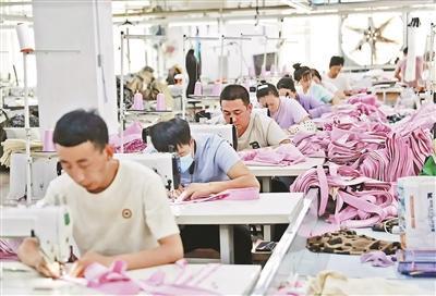 接自北京京企服装产业在冀“织”就新锦衣尊龙凯时网站沧县服装服饰产业全链条承(图4)